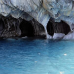 Descubriendo maravillas naturales: las fascinantes cuevas de mármol azul en Chile