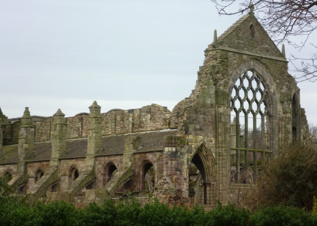 Kim Traynor - Own work Ruins of Holyrood Abbey, Edinburgh CC BY-SA 3.0