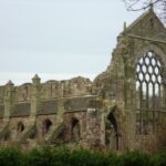 La Inspiradora Abadía de Holyrood en Escocia: Ruinas Medievales que Encantaron a Artistas, incluyendo a Felix Mendelssohn